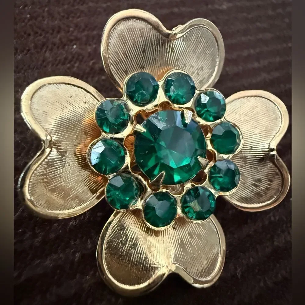 Vintage Gold-Tone Flower Brooch with Emerald Green Rhinestones